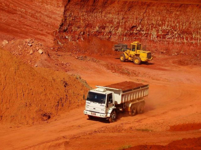 fabricação de cerâmicas_matéria-prima_c2Lab_ensaios e análises